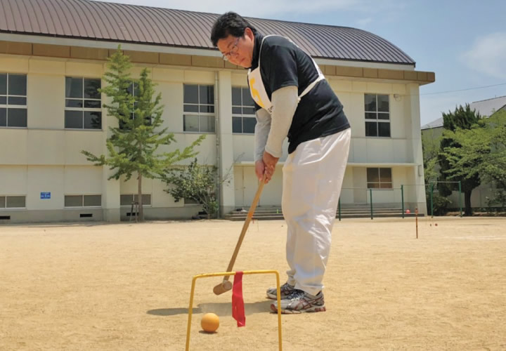波止浜校区クロッケー大会にて選手として出場。地域の皆さんと共に汗を流し交流