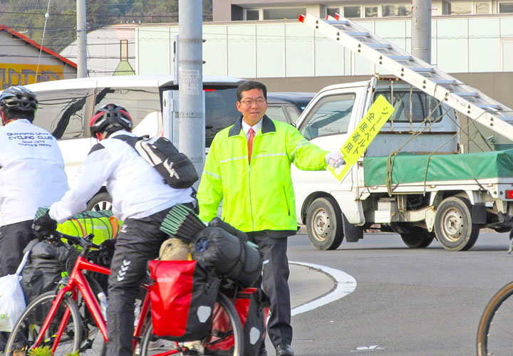 今治交通安全協会波止浜支部「交通安全の日」街頭啓発活動に参加